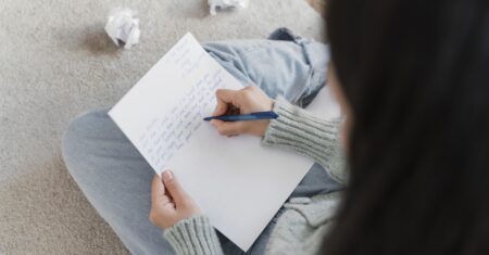 Como Usar a Escrita Reflexiva para Encontrar Sentido na Rotina